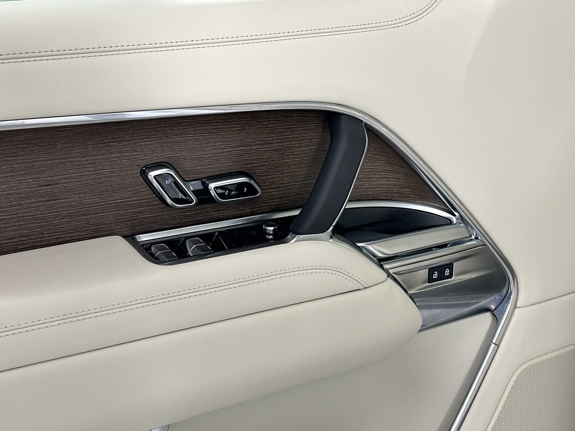 new 2025 Land Rover Range Rover car, priced at $130,485