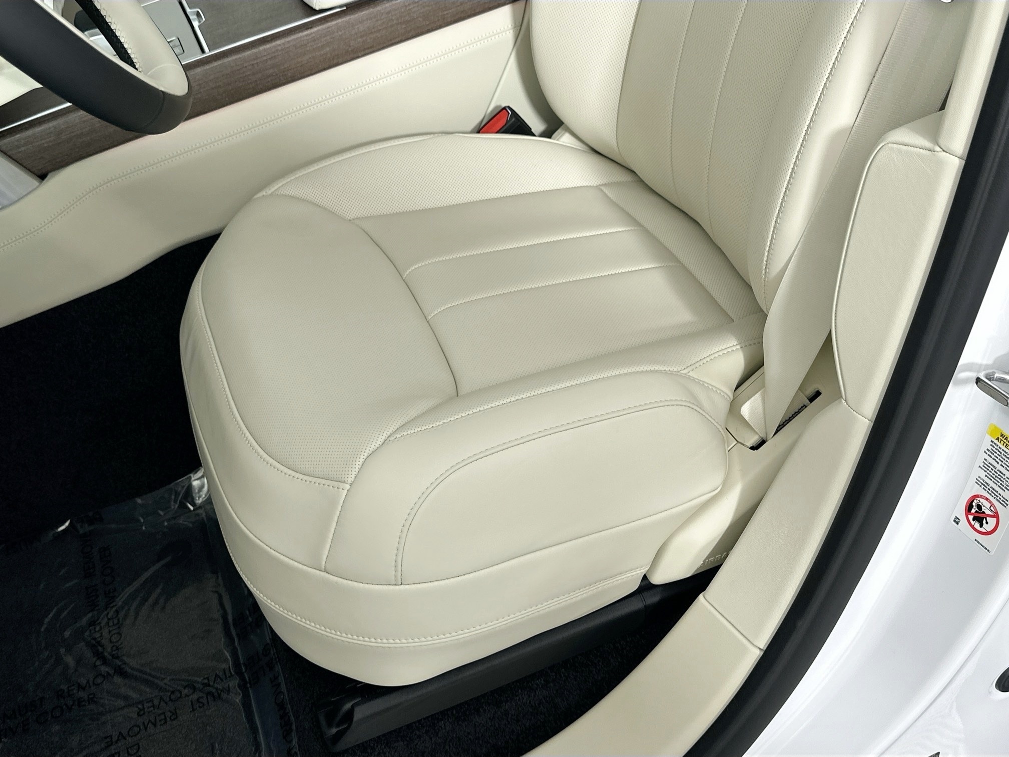 new 2025 Land Rover Range Rover car, priced at $130,485