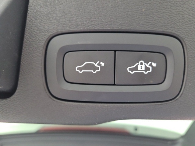 used 2023 Volvo XC60 Recharge Plug-In Hybrid car, priced at $43,613