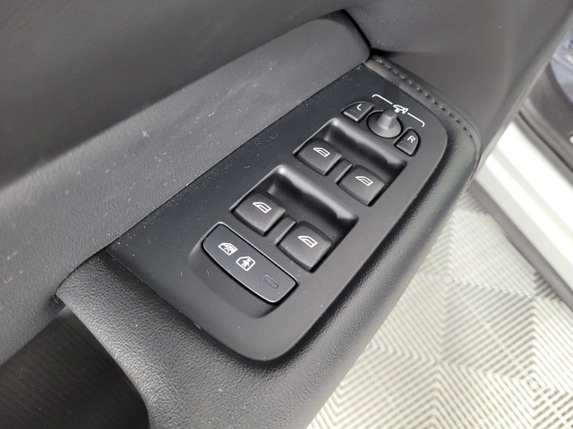 used 2023 Volvo XC60 Recharge Plug-In Hybrid car, priced at $43,613