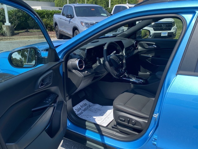 used 2025 Chevrolet Trax car, priced at $23,995