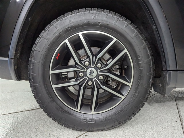 used 2017 Jeep Grand Cherokee car, priced at $17,781