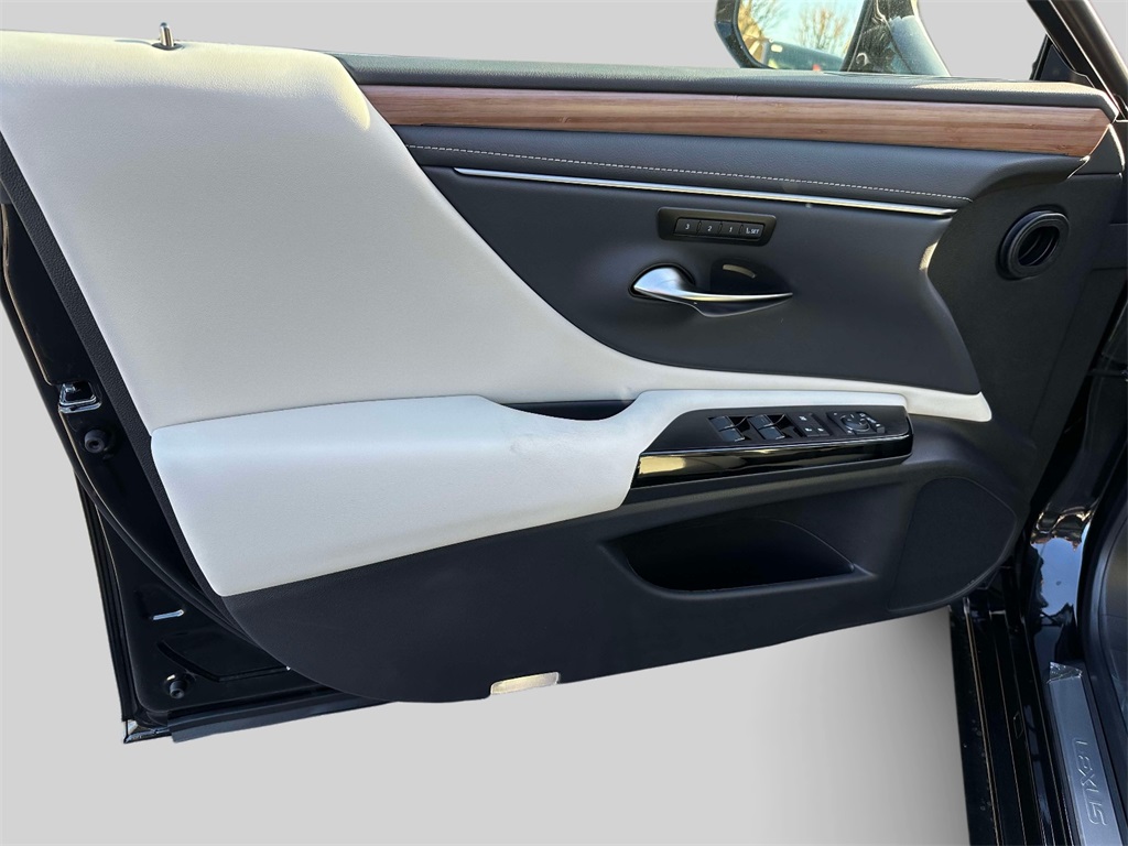 new 2025 Lexus ES car, priced at $49,510
