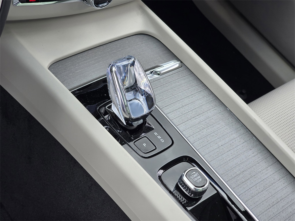 new 2025 Volvo XC60 car, priced at $50,686