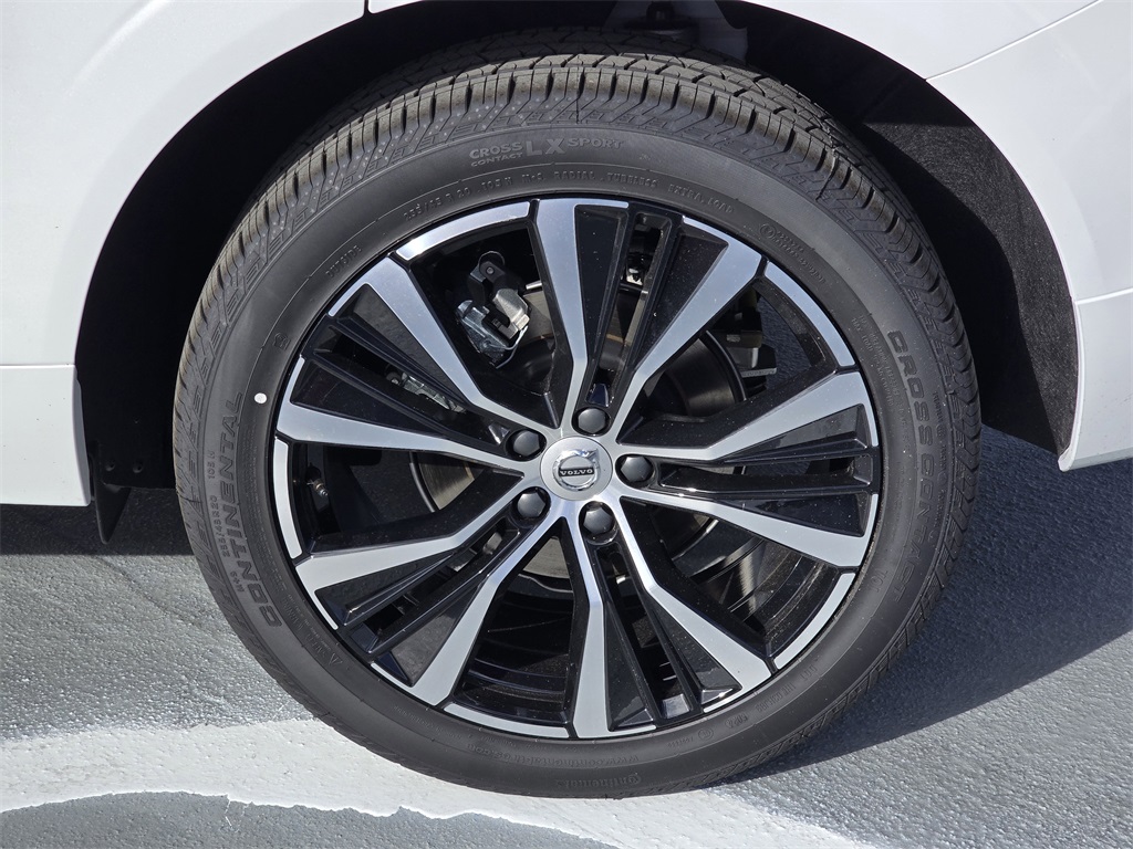 new 2025 Volvo XC60 car, priced at $50,686