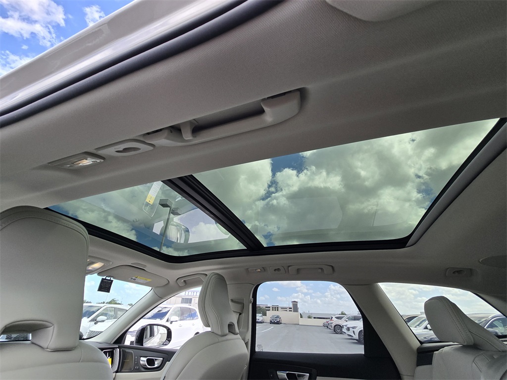 new 2025 Volvo XC60 car, priced at $50,686
