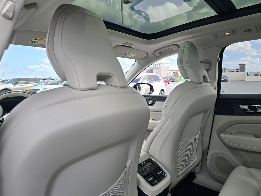 new 2025 Volvo XC60 car, priced at $50,686