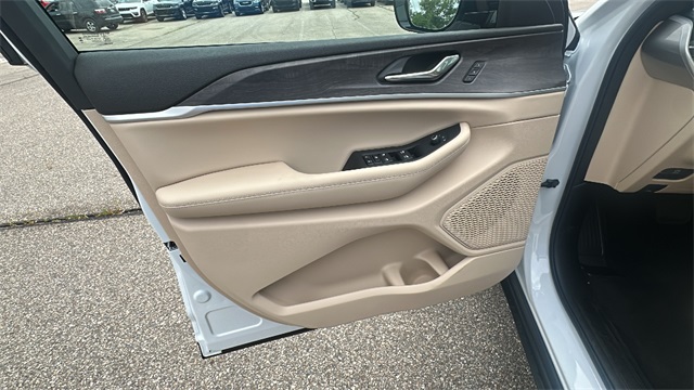 new 2025 Jeep Grand Cherokee car, priced at $44,494