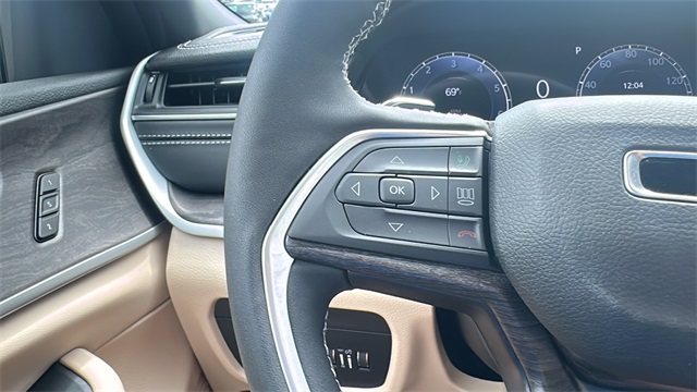 new 2025 Jeep Grand Cherokee car, priced at $44,494