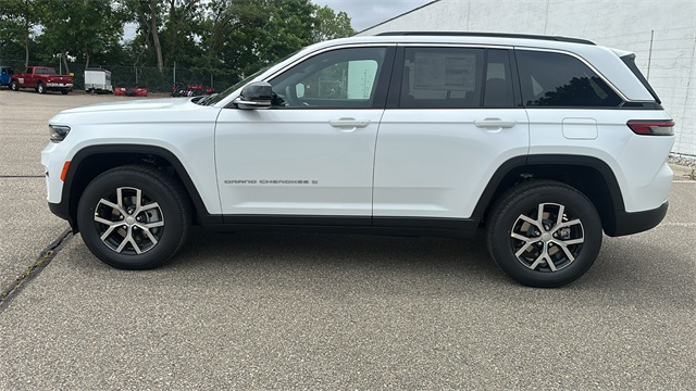 new 2025 Jeep Grand Cherokee car, priced at $44,494