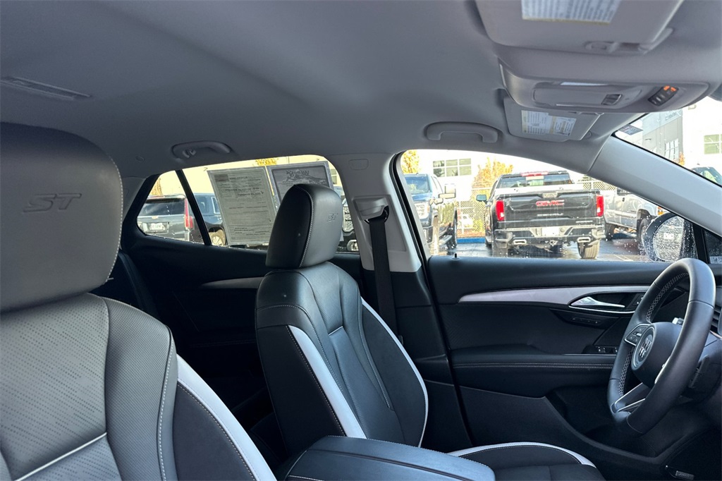 used 2025 Buick Envision car, priced at $32,944