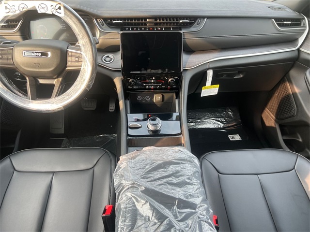 new 2025 Jeep Grand Cherokee car, priced at $40,195