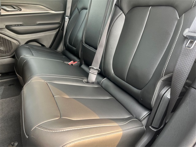 new 2025 Jeep Grand Cherokee car, priced at $40,195