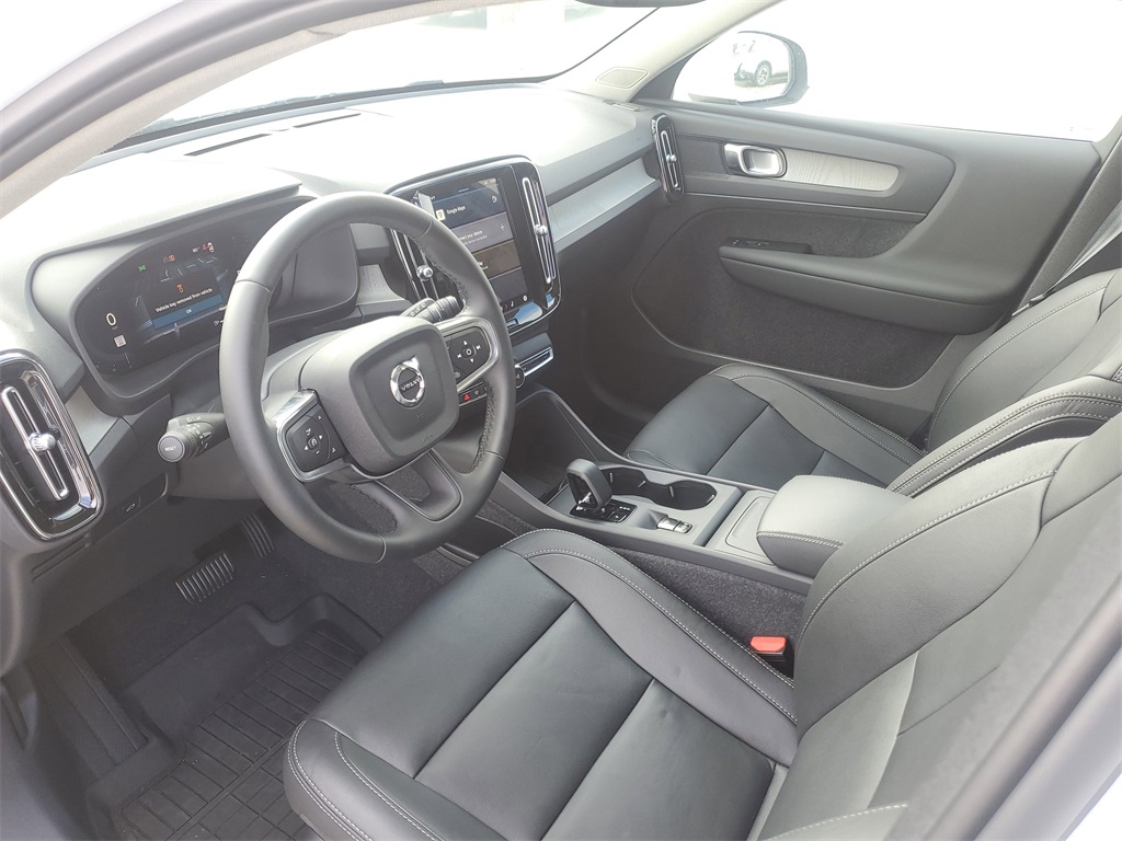 new 2025 Volvo XC40 car, priced at $44,183