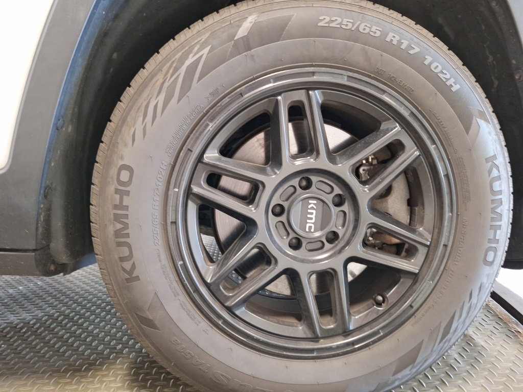 used 2017 Jeep Cherokee car, priced at $11,000