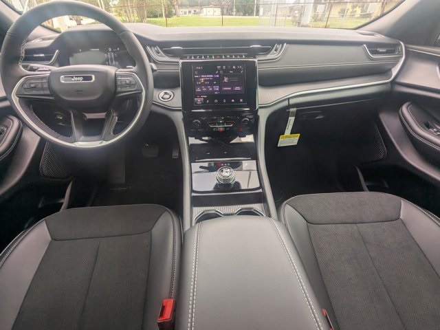 new 2025 Jeep Grand Cherokee car, priced at $39,225