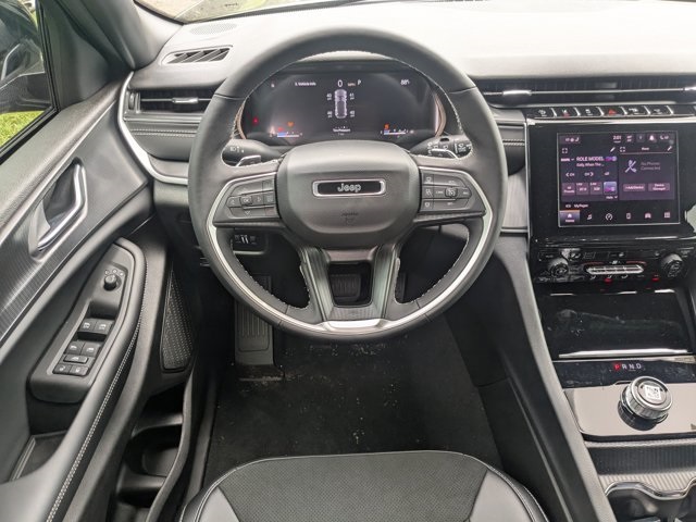 new 2025 Jeep Grand Cherokee car, priced at $39,225