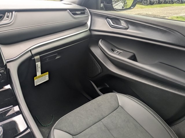 new 2025 Jeep Grand Cherokee car, priced at $39,225