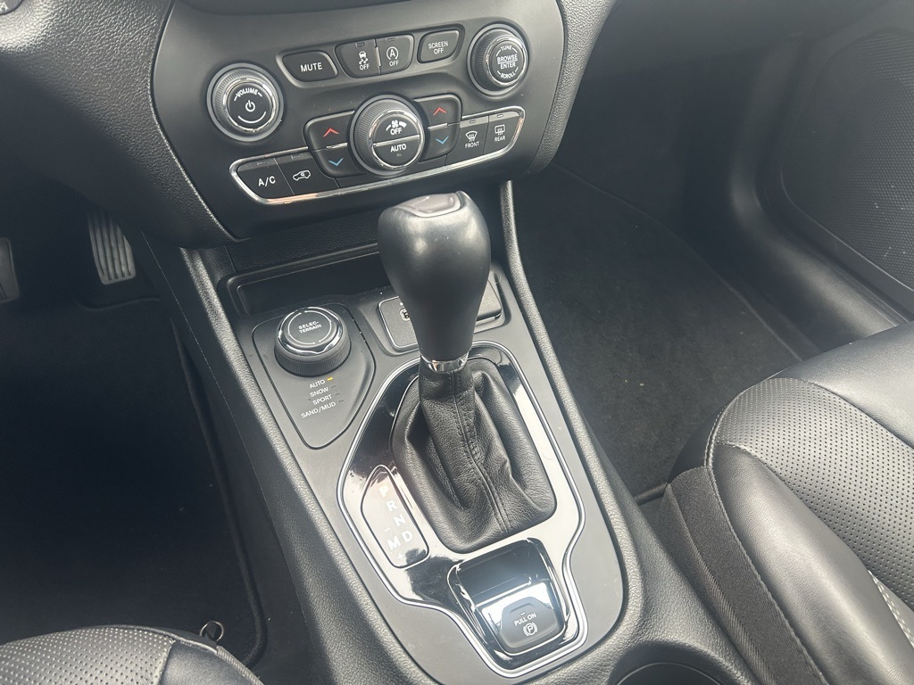 used 2022 Jeep Cherokee car, priced at $26,689