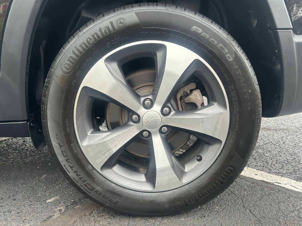 used 2022 Jeep Cherokee car, priced at $26,689