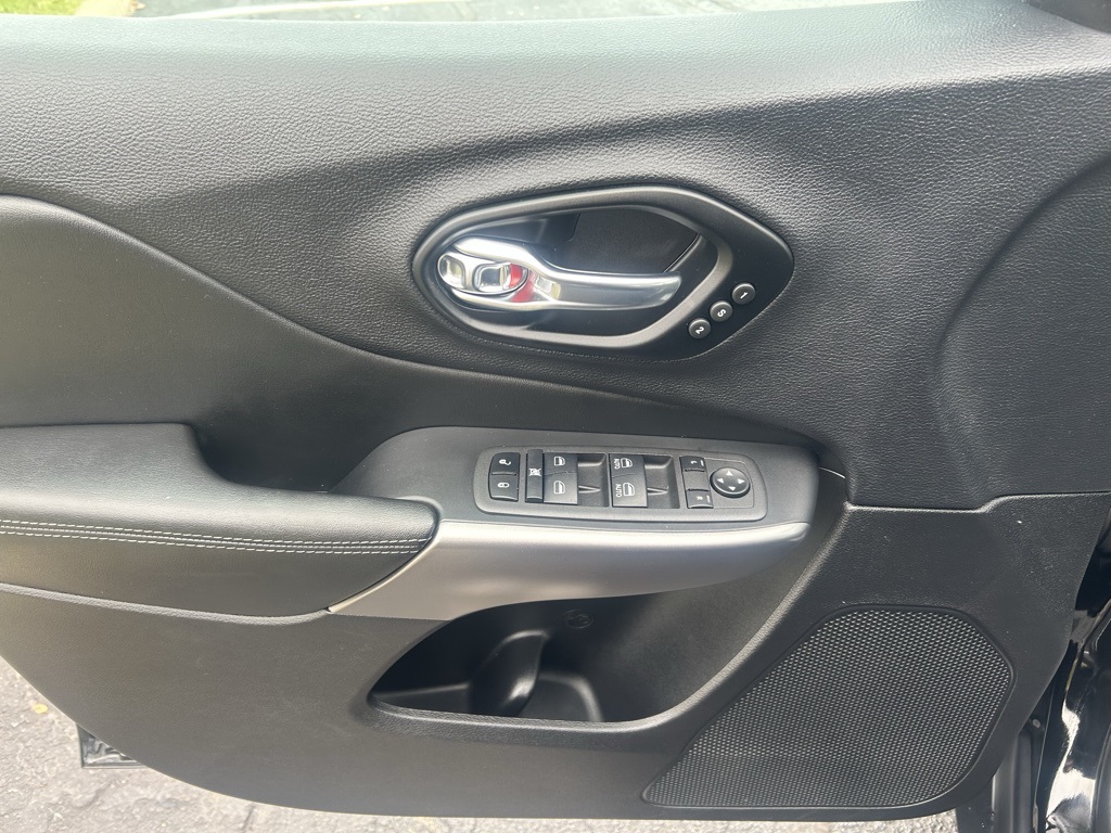 used 2022 Jeep Cherokee car, priced at $26,689