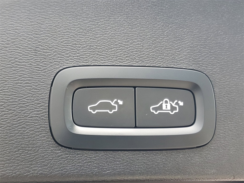 used 2023 Volvo XC40 car, priced at $29,994