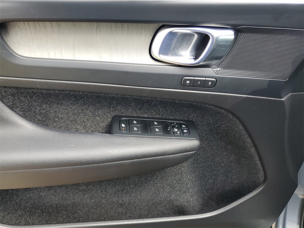 used 2023 Volvo XC40 car, priced at $29,994