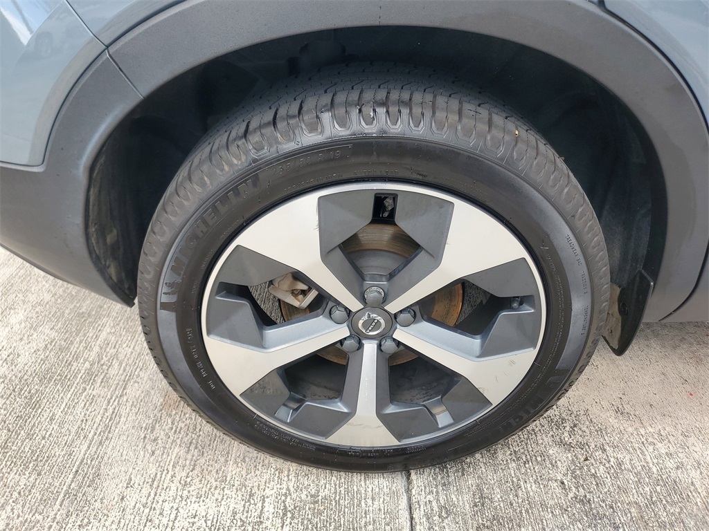 used 2023 Volvo XC40 car, priced at $29,994