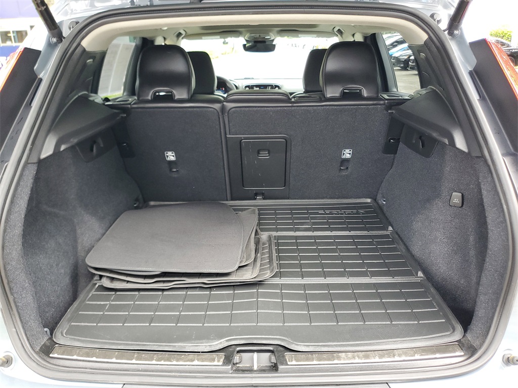 used 2023 Volvo XC40 car, priced at $29,994