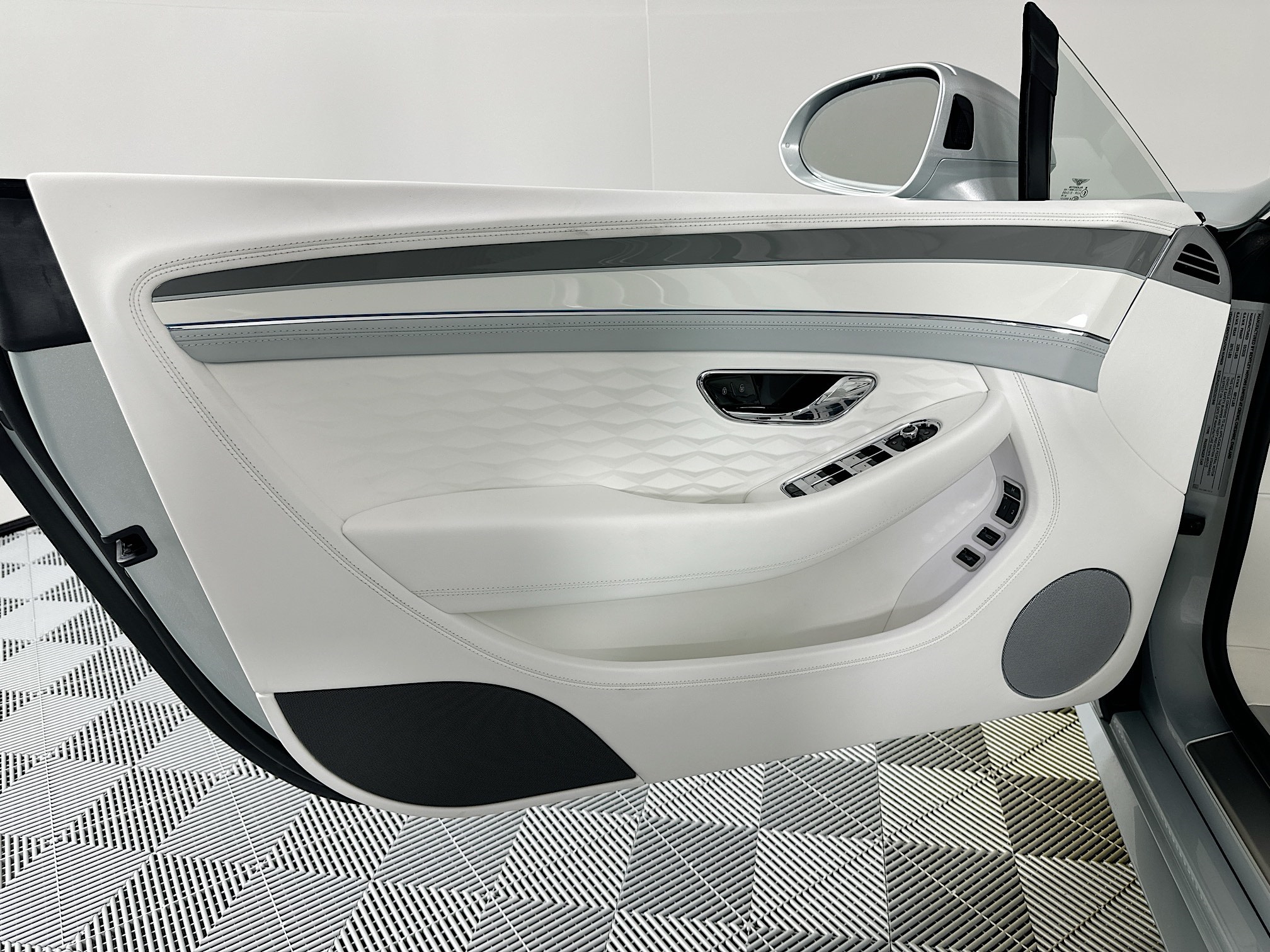new 2025 Bentley Continental GTC car