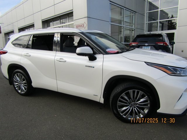 used 2020 Toyota Highlander Hybrid car, priced at $38,999
