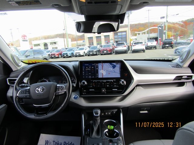 used 2020 Toyota Highlander Hybrid car, priced at $38,999