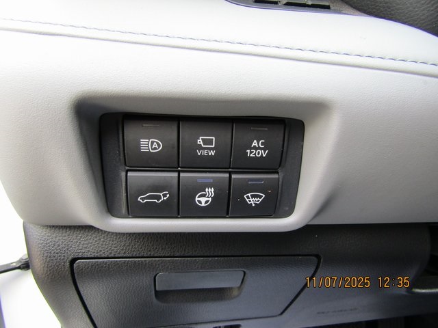 used 2020 Toyota Highlander Hybrid car, priced at $38,999