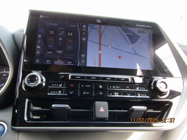 used 2020 Toyota Highlander Hybrid car, priced at $38,999