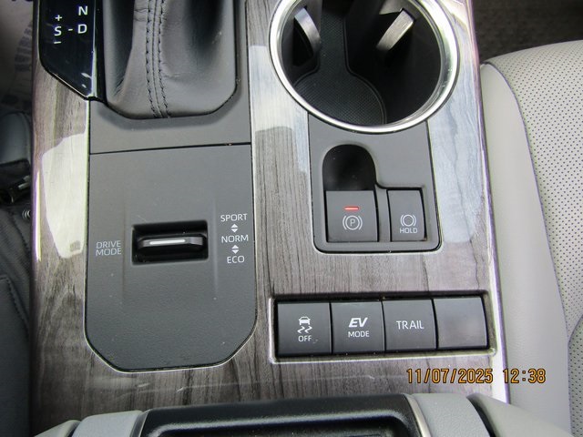 used 2020 Toyota Highlander Hybrid car, priced at $38,999