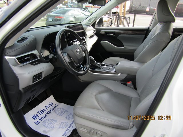 used 2020 Toyota Highlander Hybrid car, priced at $38,999