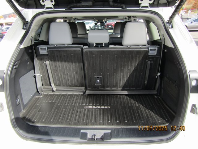 used 2020 Toyota Highlander Hybrid car, priced at $38,999