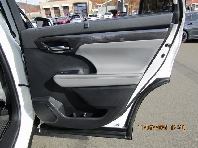 used 2020 Toyota Highlander Hybrid car, priced at $38,999