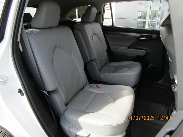 used 2020 Toyota Highlander Hybrid car, priced at $38,999