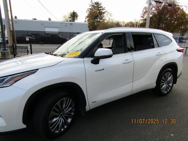 used 2020 Toyota Highlander Hybrid car, priced at $38,999