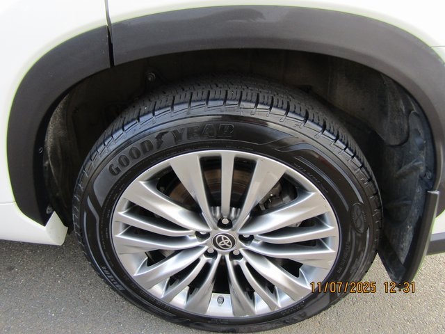 used 2020 Toyota Highlander Hybrid car, priced at $38,999