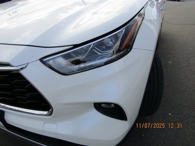 used 2020 Toyota Highlander Hybrid car, priced at $38,999