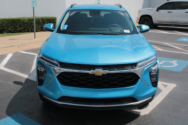 new 2025 Chevrolet Trax car, priced at $25,880