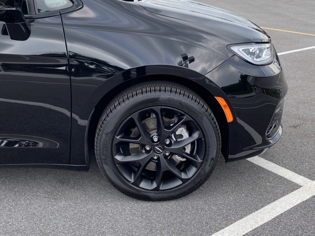 used 2024 Chrysler Pacifica car, priced at $46,864
