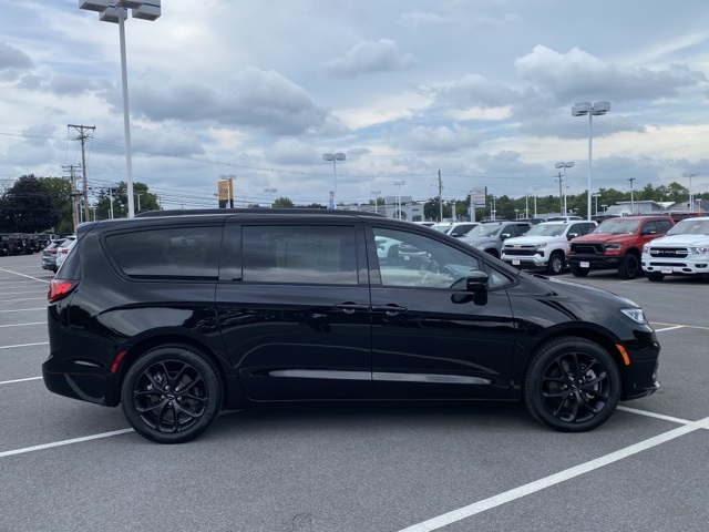 used 2024 Chrysler Pacifica car, priced at $46,864