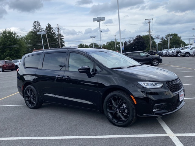 used 2024 Chrysler Pacifica car, priced at $46,864