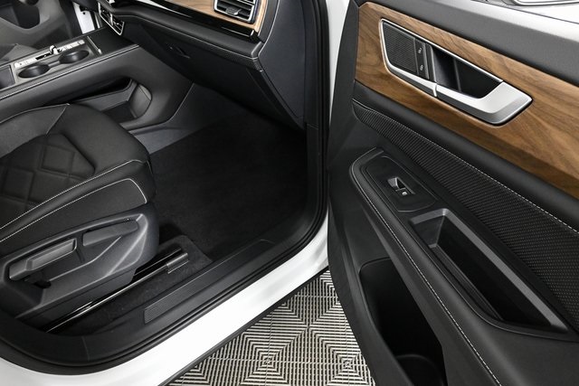new 2026 Volkswagen Atlas car, priced at $43,411
