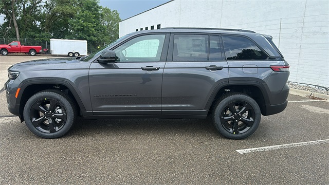 new 2025 Jeep Grand Cherokee car, priced at $47,453