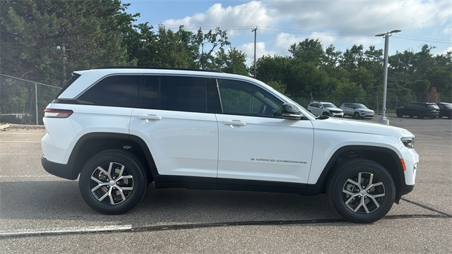 new 2025 Jeep Grand Cherokee car, priced at $44,494