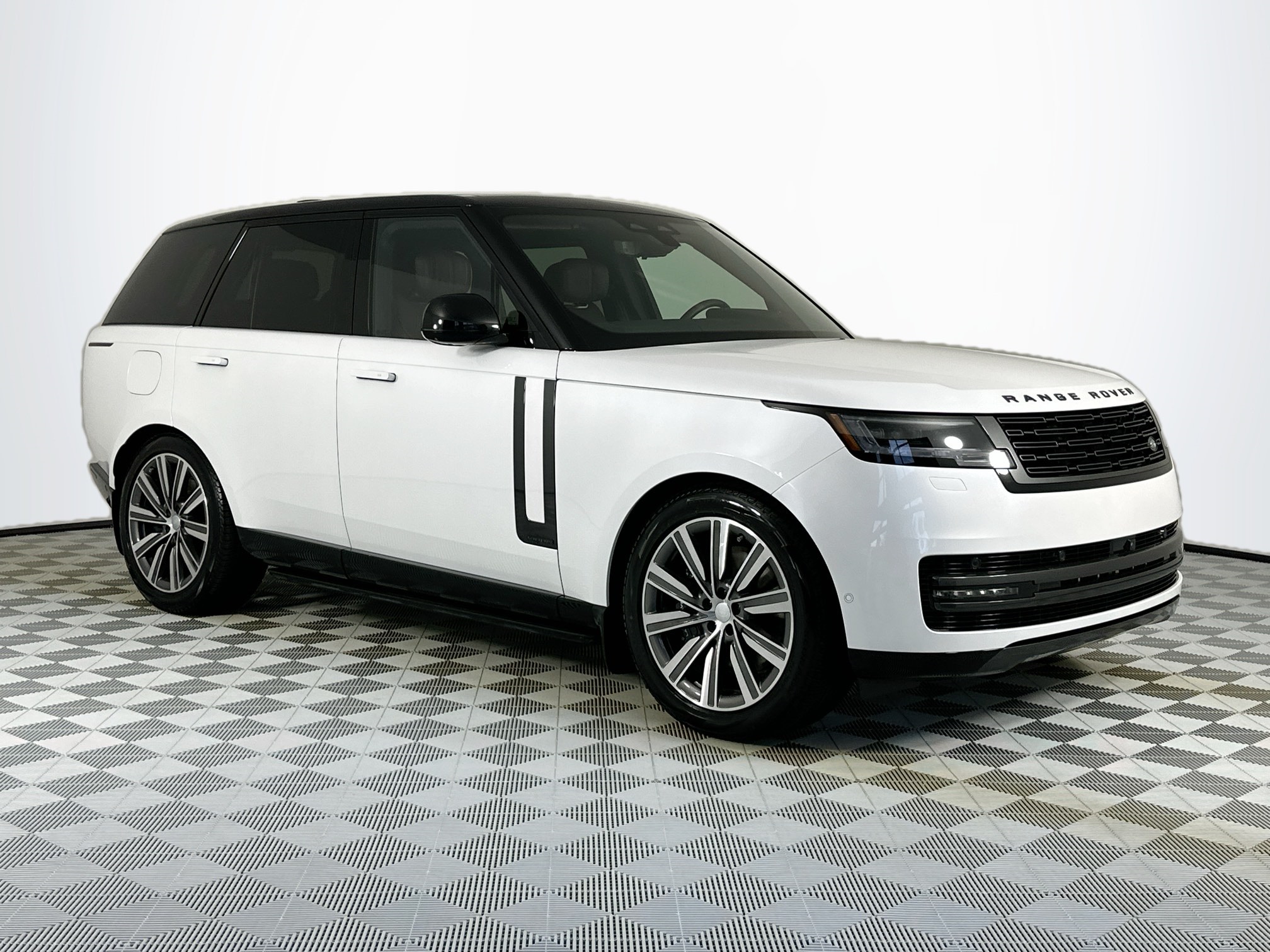 new 2025 Land Rover Range Rover Plug-In Hybrid car, priced at $166,755